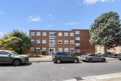 Memorial Close, Heston