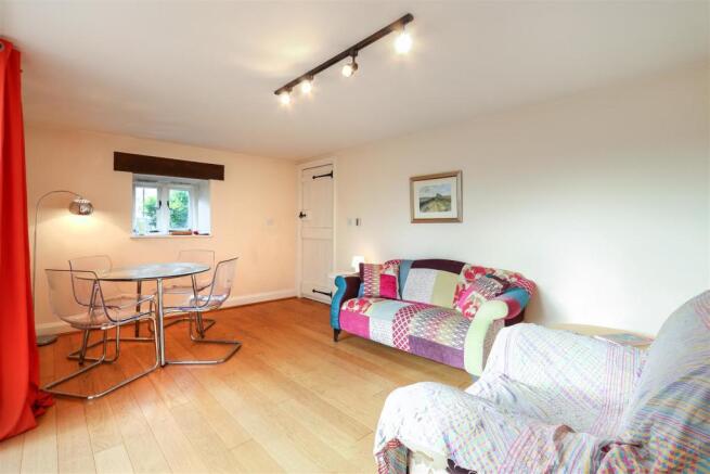 Living Room3.jpg