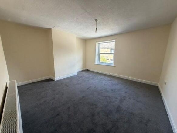 2 bed End of Terrace to rent Image 5
