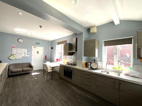 1 bed House Share to rent Image 8