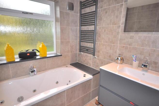 FAMILY BATHROOM