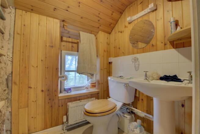 Bedroom 1 En Suite.jpg