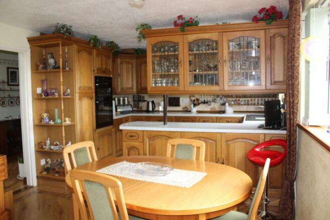 KITCHEN/DINING ROOM