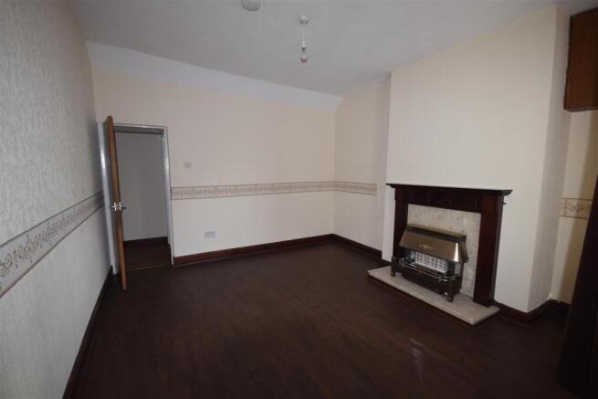29 Hall St Lge a.JPG