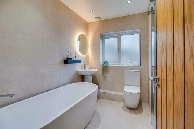 BATHROOM/W.C.