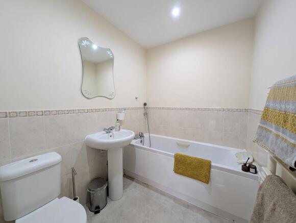 2 bed Flat for sale Image 9