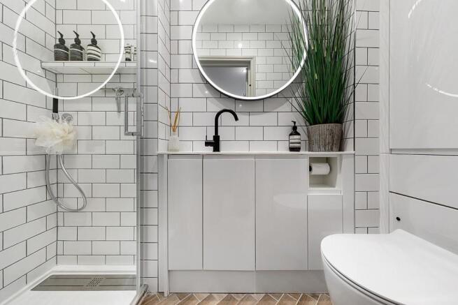 Bathroom (1).jpg