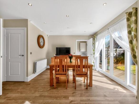 4 bed Detached for sale Image 6