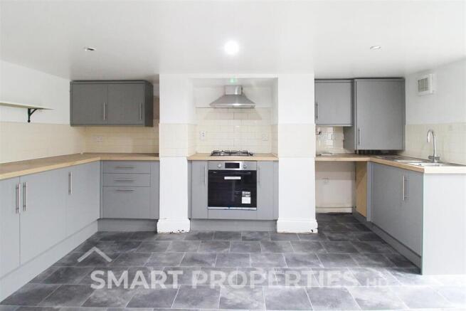 2 bed Terraced to rent Image 4