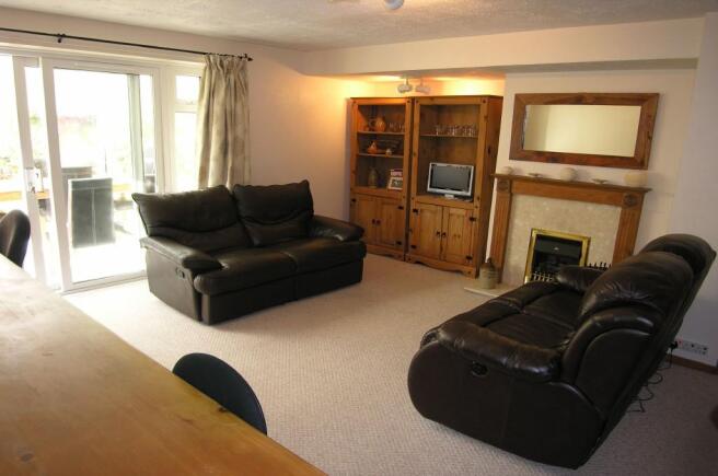 LOUNGE VIEW 1