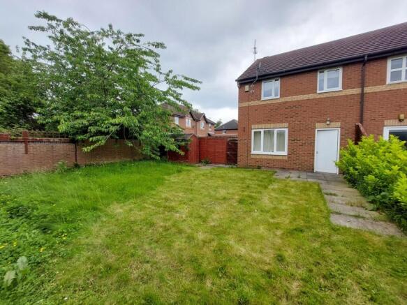 2 bed Semi-Detached to rent Image 8