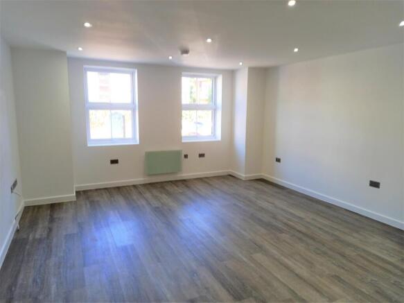 flat 1 lounge.jpg