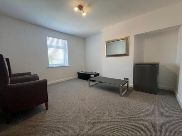 flat 3, 13 monson lounge