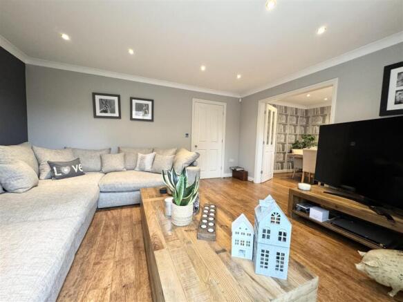 4 bed Detached for sale Image 12