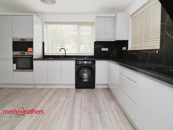 3 bed Semi-Detached for sale Image 8