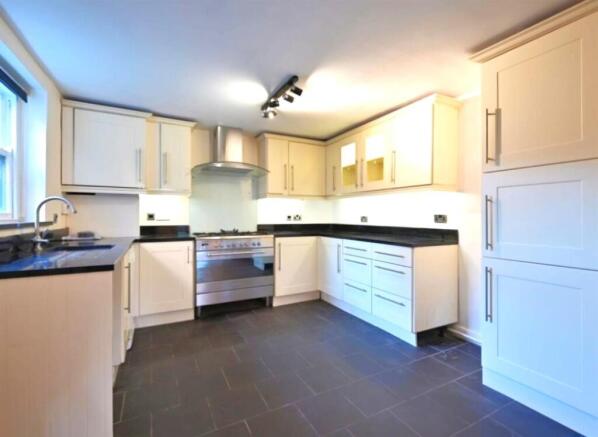 3 bed End of Terrace to rent Image 12