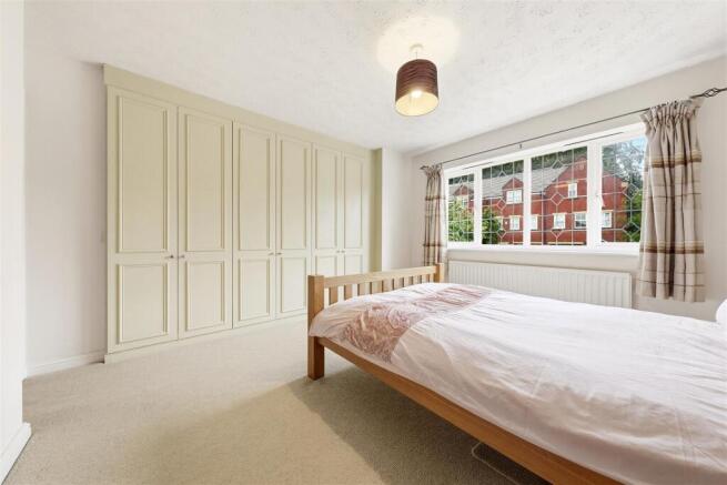 4 bed Detached for sale Image 12