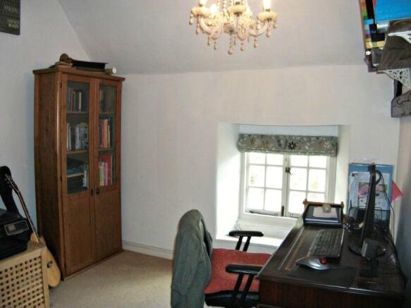 Bedroom 2 - cu...