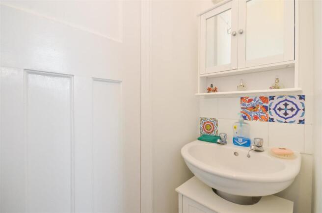 Bathroom (2).JPG