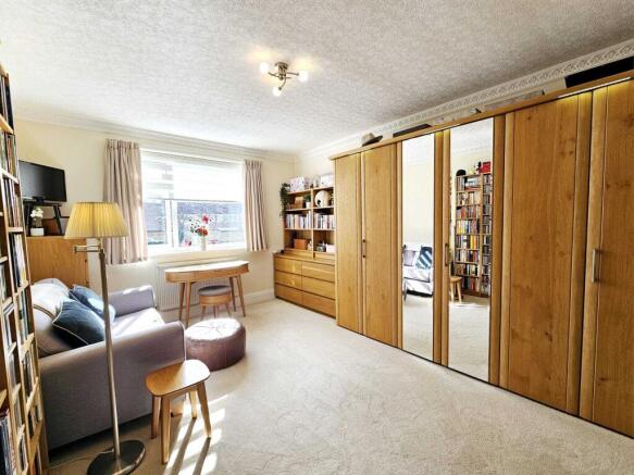 2 bed Flat for sale Image 10