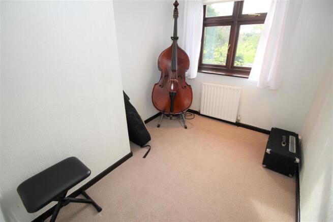 bedroom 4.JPG