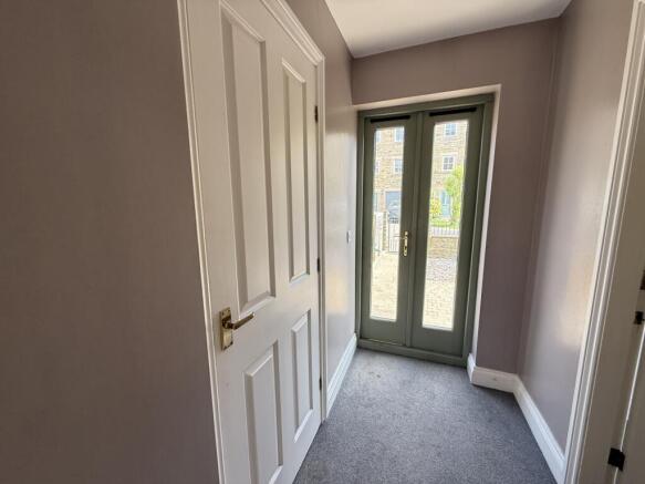 5 bed Town House for sale Image 6
