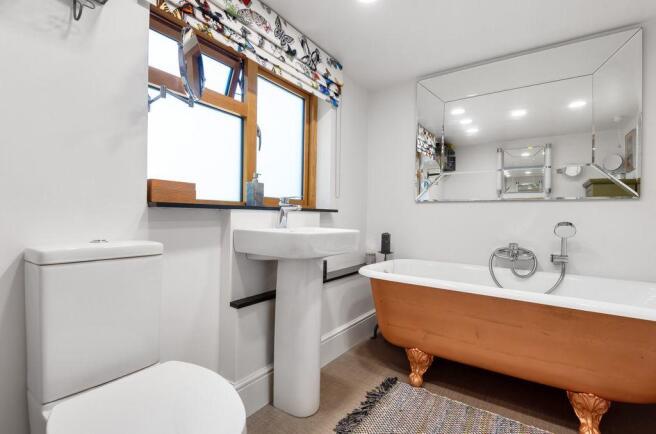 Ensuite to Bed 1