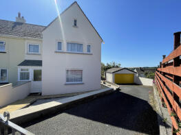 83, Sunrising, Looe PL13 1NE