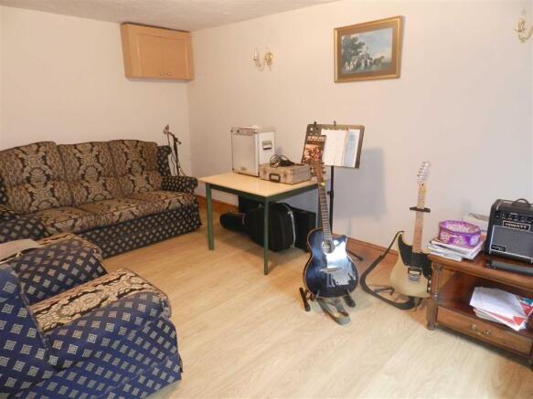Bedroom 3 / 2nd sitt