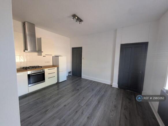 1 bed Terraced to rent Image 4