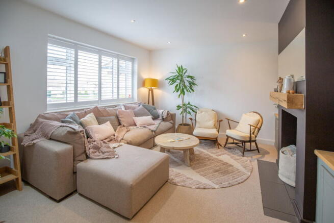 4 bed Detached Bungalow for sale Image 3