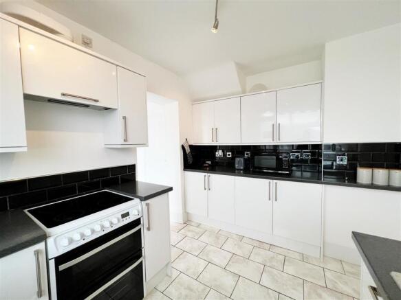 Kitchen pic 4.jpg