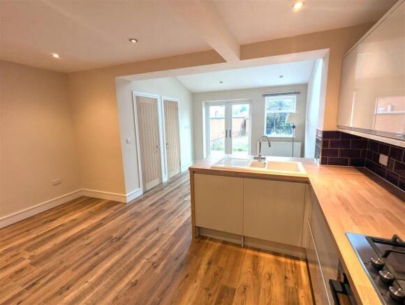 Kitchen / Dining Area