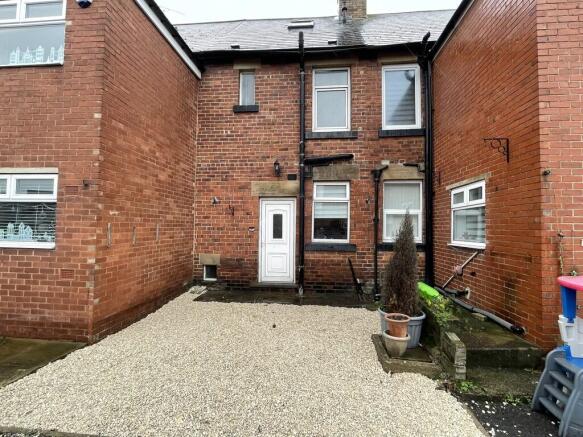 2 bed Terraced to rent Image 9