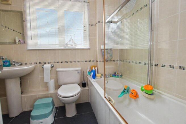 4 bed Detached for sale Image 11