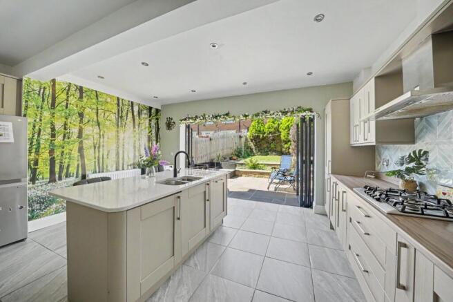 3 bed Semi-Detached for sale Image 8