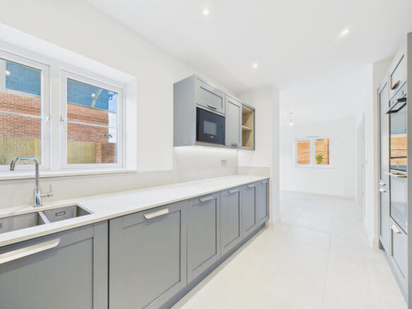 CAM02136G0-PR0513-STILL013