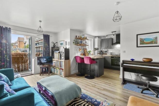 8 Tom Evans Court, Hamilton Rd, HP13 5FE-5.jpg