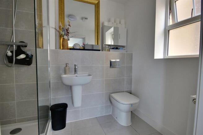 4 bed Semi-Detached for sale Image 11