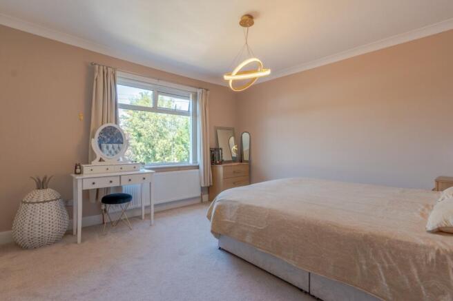 3 bed Semi-Detached for sale Image 8