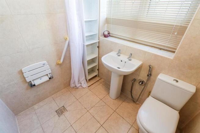 SHOWER ROOM/W.C.