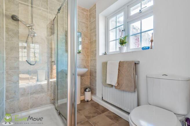 Ensuite to Bed 1