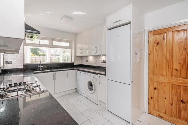 113 Ferndown Road-11_lo.jpg