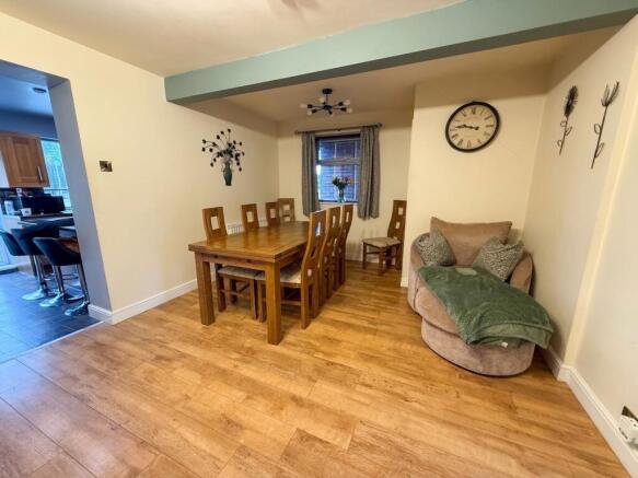 4 bed Semi-Detached for sale Image 6