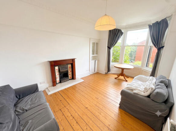 C LIVINGROOM (1)
