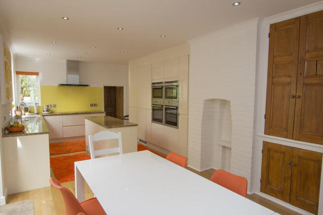 Kitchen/Breakfast...