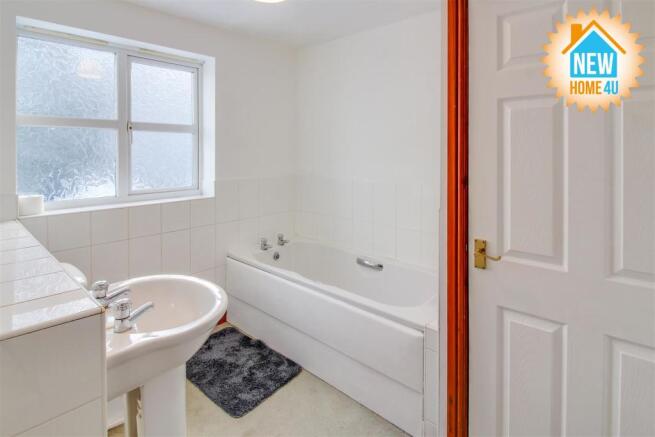 FAMILY BATHROOM: