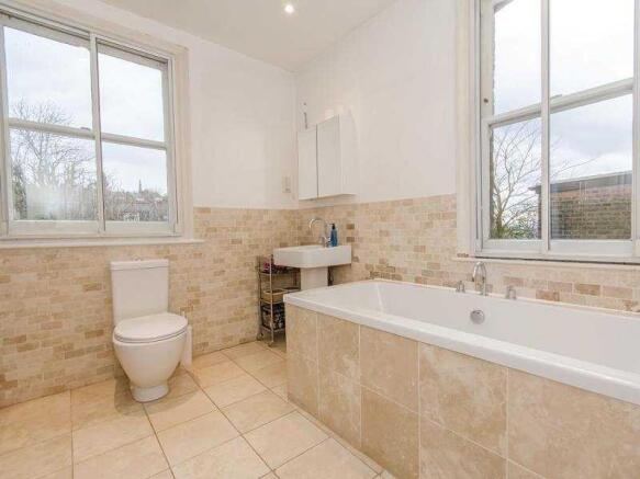 Family Bathroom 1