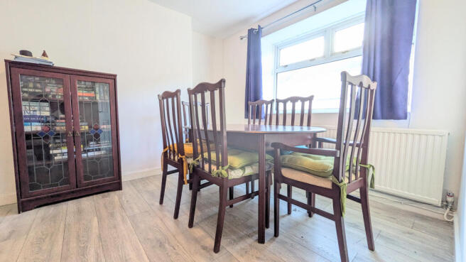 PXL_20251024_101547877.MP~2