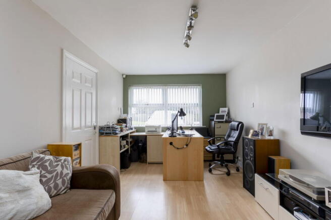 5 bed Detached for sale Image 11